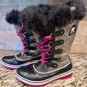 Sorel Tofino II Waterproof Winter Boots, Black & Grey with Pink Accents – Size 9